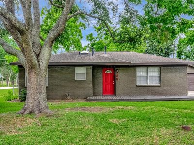 708 Moody Ave