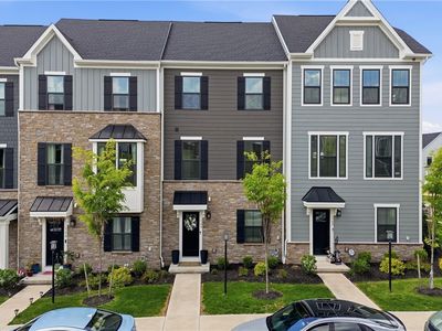 Property at 164 Marketplace Ave, Coraopolis, PA