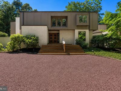 11 Pinecrest Dr