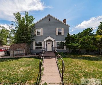 653 S 4th Ave