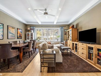 534 W 42nd St APT 2