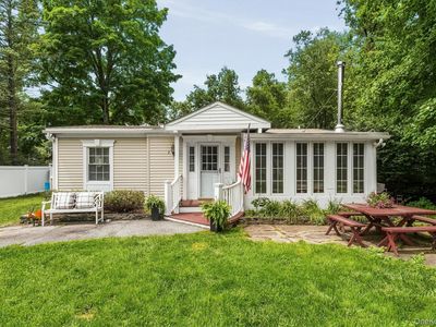 7 Locust Drive