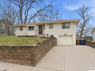 406 Robinson Ave