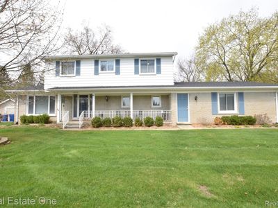 3275 Golfhill Dr