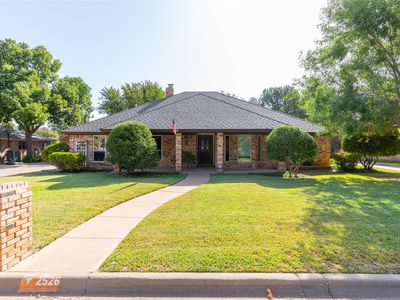 2526 Woodlake Dr