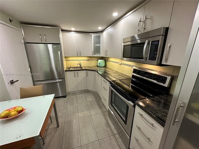 6039 Collins Ave APT 1205