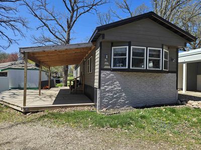 1001 Lakeshore Dr #1E