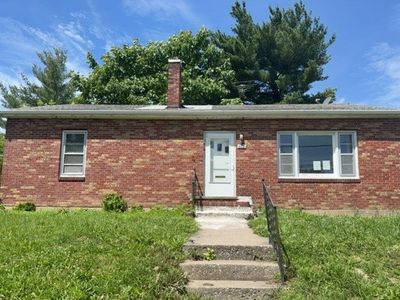 Property at 415 N Market St, Sparta, IL