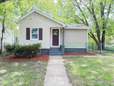 1002 Burgess St