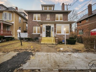 24 Tennyson St
