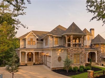 6756 Hedge Row Ln