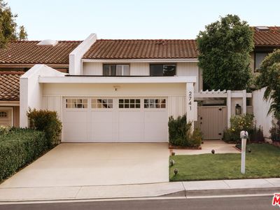 2741 Bottlebrush Dr