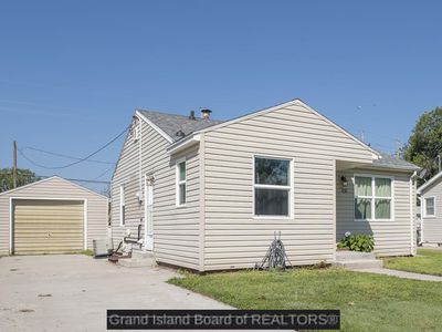 820 N Broadwell Ave