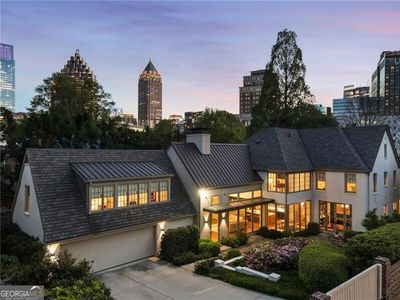 123 Peachtree Cir NE