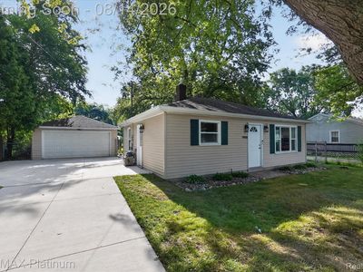 1902 Adelpha Ave