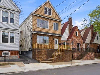 121 W 57th St