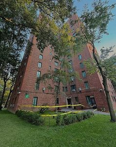 28 Metropolitan Oval APT 8B