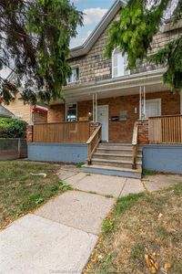 718 Caron Ave