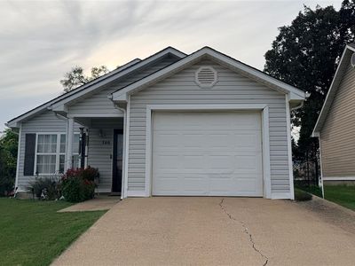 700 Jennings Ct