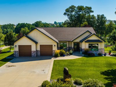 49 Club House Dr