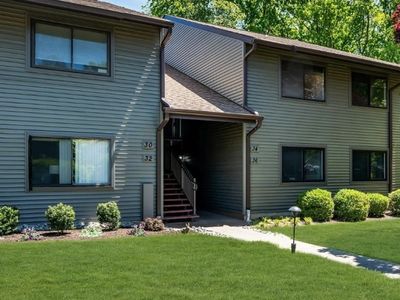 32 Dickinson Ct