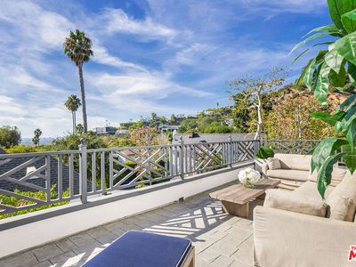 1460 N Doheny Dr