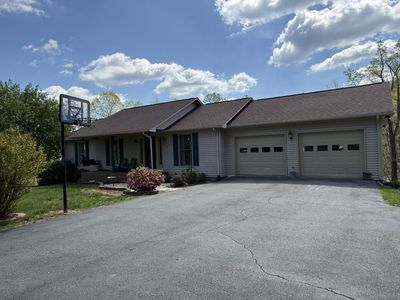 616 Dry Hill Rd