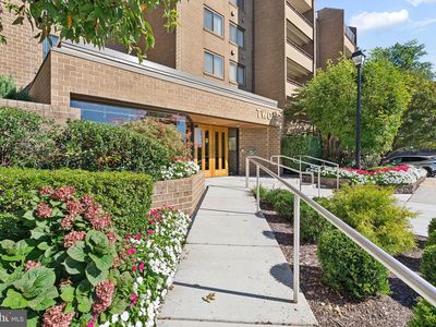 2 High Stepper Ct APT 104