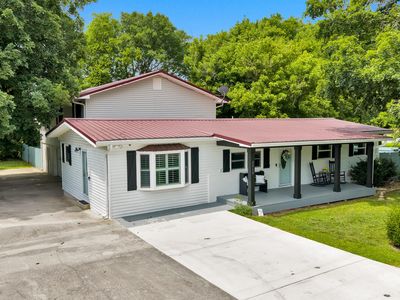 2015 Gregory Ln NW