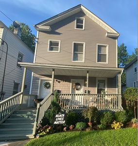122 W Cherry St
