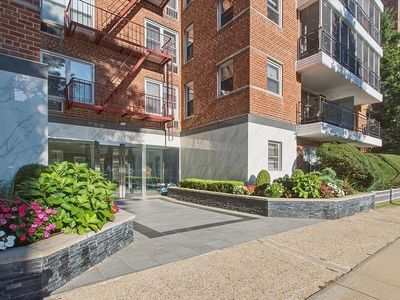 66-15 Thornton Pl #4G