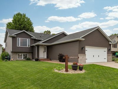 2562 Heartland Dr NW