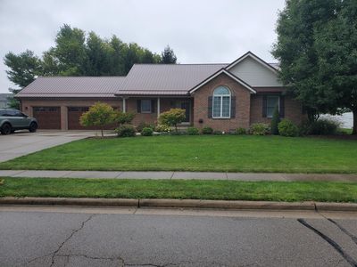 1201 Farmington Ln