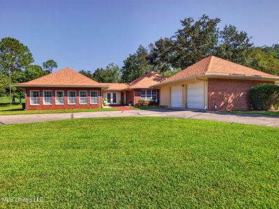 56113 Diamondhead Dr E