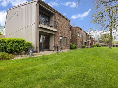 1935 New London Ct