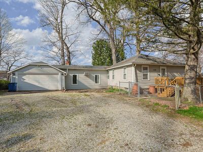 15899 Lakeview Dr