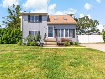 57 Vanstone Ave