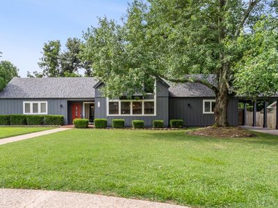 912 W Elgin St