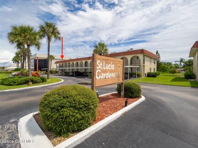 201 Saint Lucie Ln APT 706