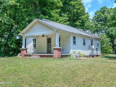 323 Lee Rd
