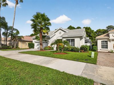 619 SW Lake Charles Cir