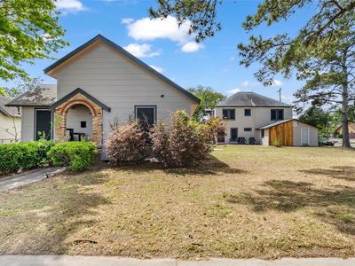 2633 W Main St