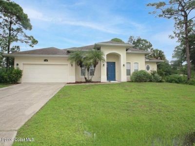 1131 Larkspur St SE