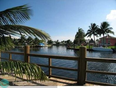 251 SE 6th Ave UNIT 4