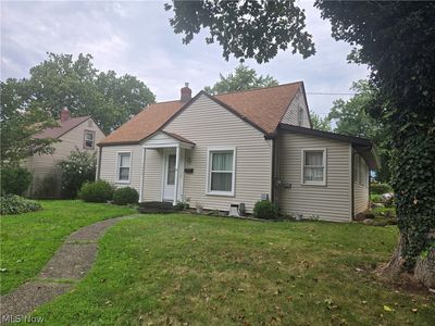 1353 Eastwood Ave