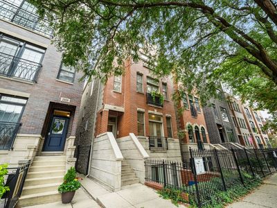 2930 N Damen Ave #3