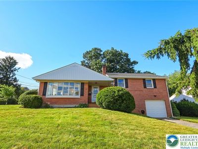 2151 W Fairview St