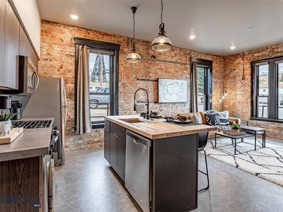 305 N Alaska St UNIT N-1B