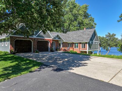 1301 Geneva Dr