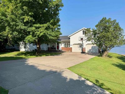 327 Lakeshore Dr